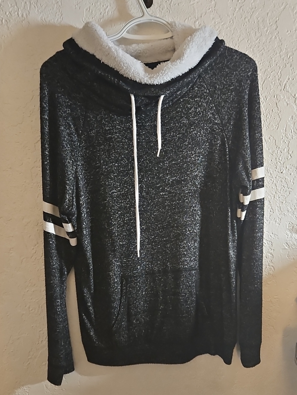 Cozy Black Sherpa-Lined Hoodie with White Stripe Detail